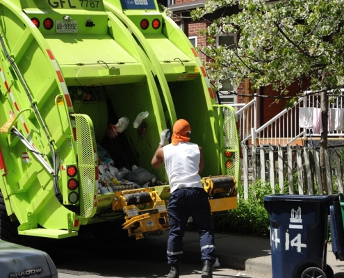 How Garbage Hauling Companies Sort Your Waste